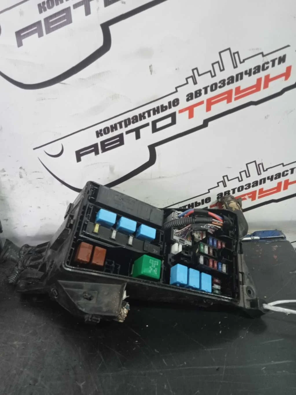 БЛОК ПРЕДОХРАНИТЕЛЕЙ LEXUS 8266253080