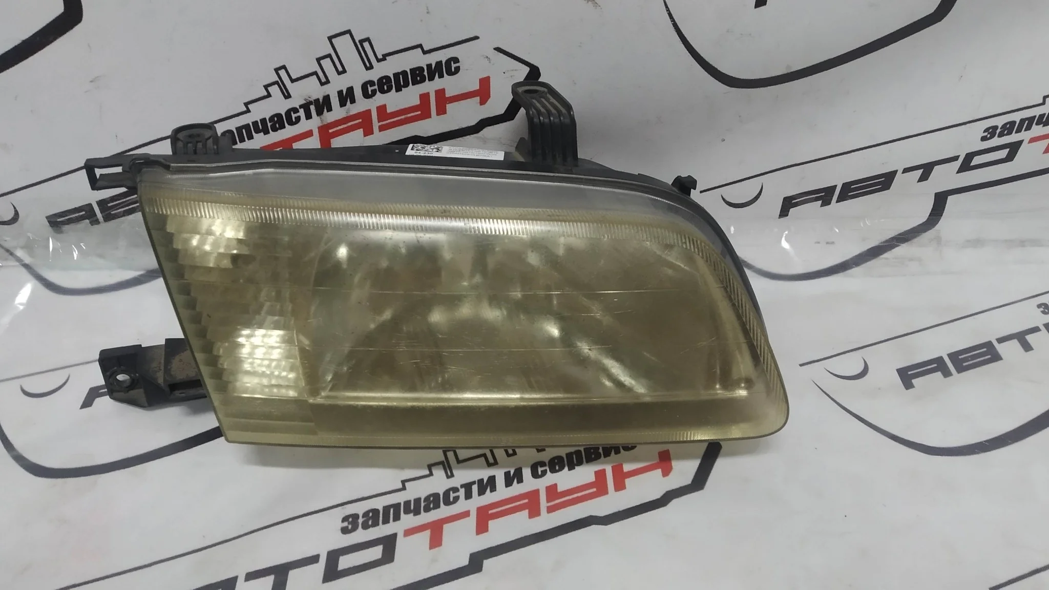 ФАРА NISSAN ПРАВО 260104M429 Q208Z