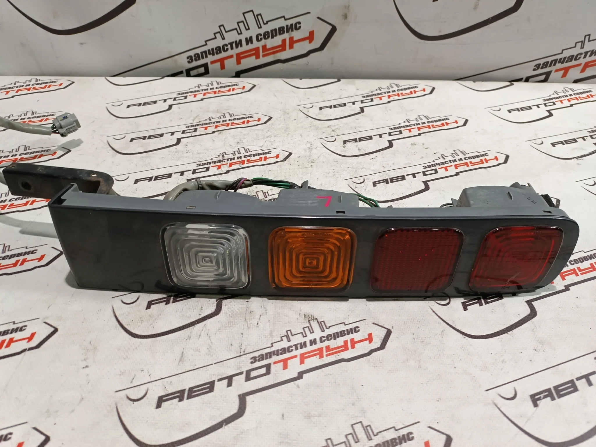 ФОНАРЬ NISSAN ЛЕВО 265553U025 TA632Z