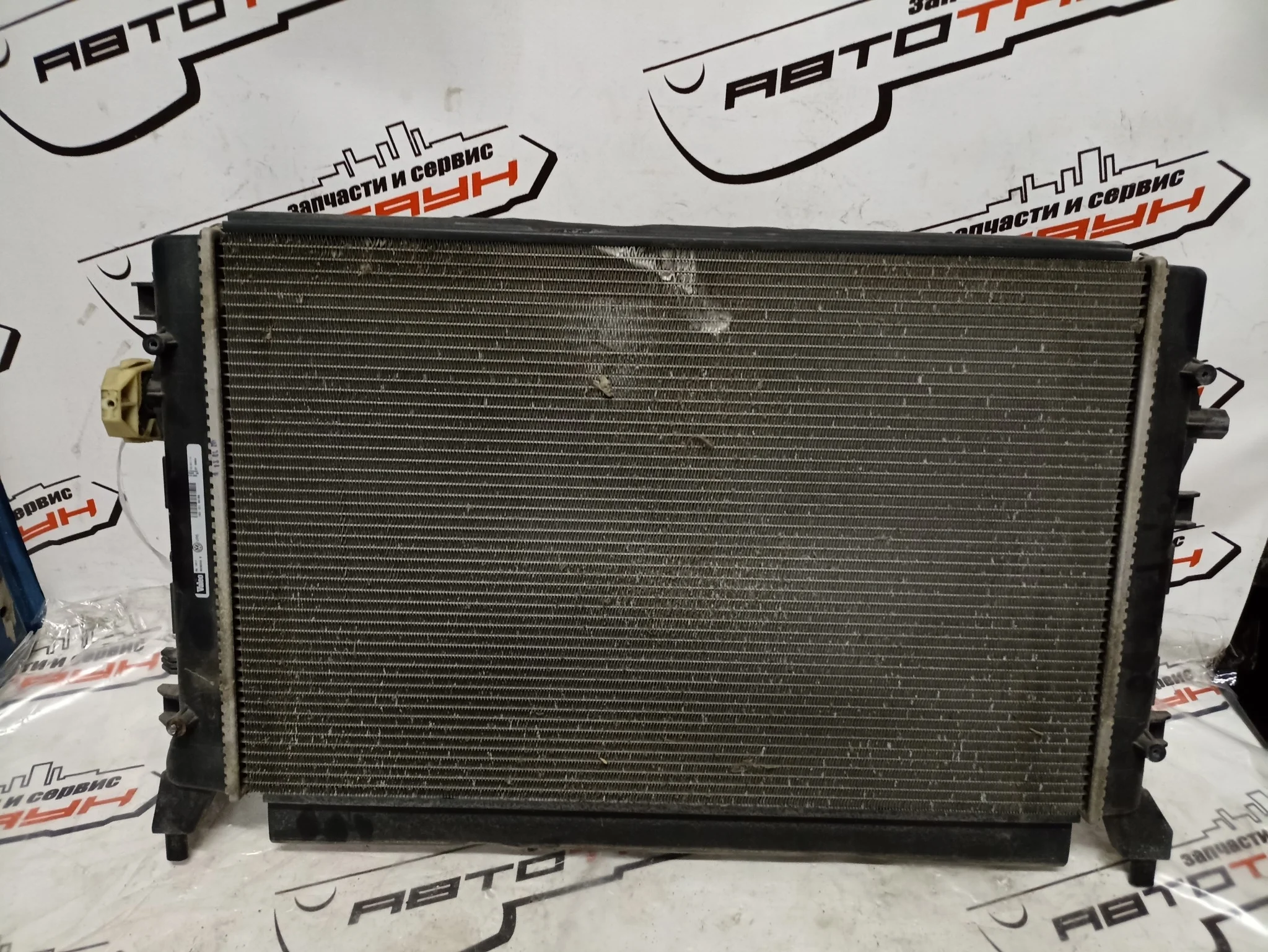 РАДИАТОР ДВИГАТЕЛЯ AUDI VOLKSWAGEN SEAT SKODA ... CGGB CHGA CMXA CWVA ... PASSAT TOLEDO TOURAN YETI ... AJ5 B6 B7 MK6 ДОПОЛНИТЕЛЬНЫЙ 1K0121251BN XA1923Z