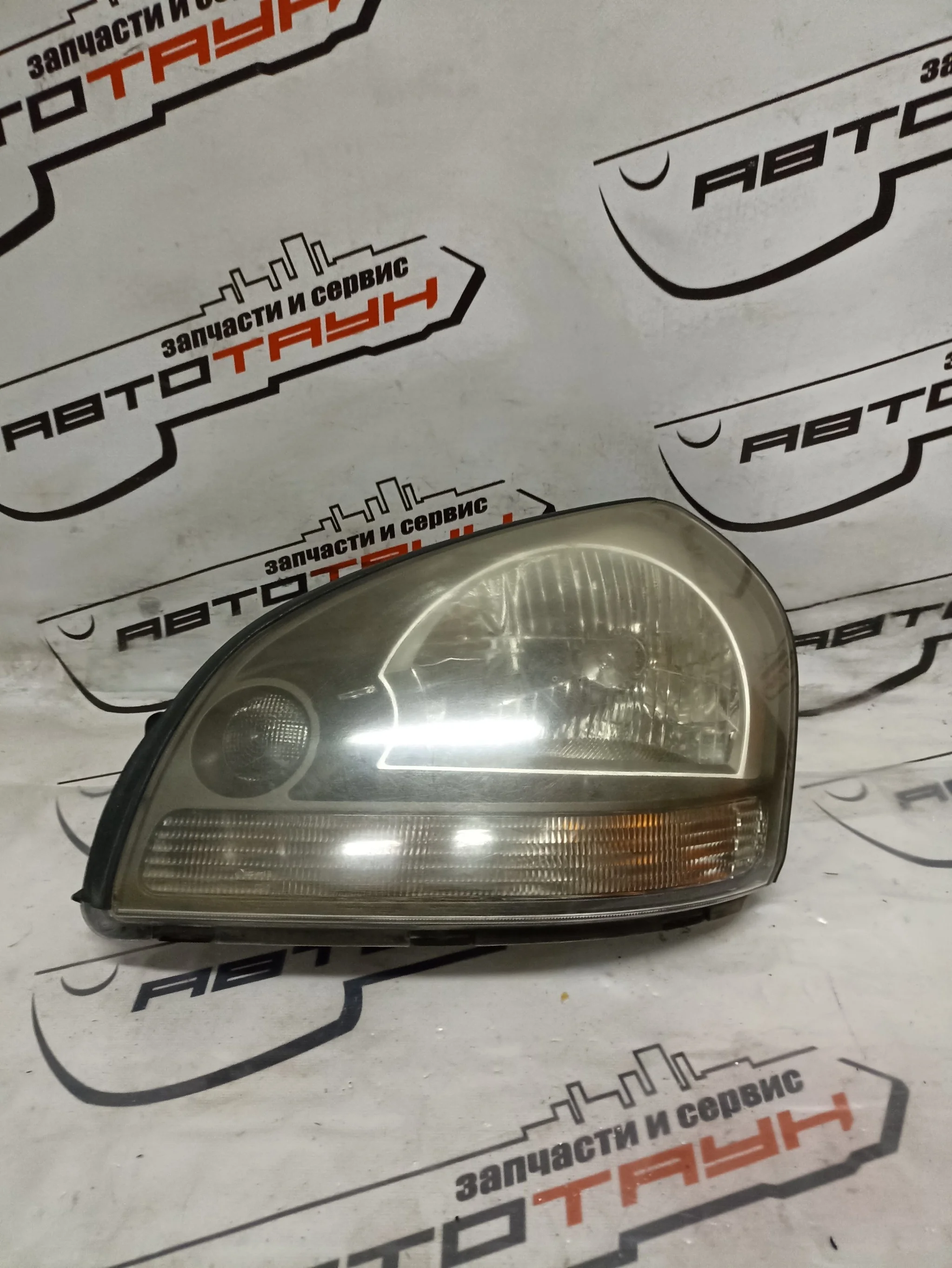 ФАРА HYUNDAI ЛЕВАЯ 921032E040 TE033Z
