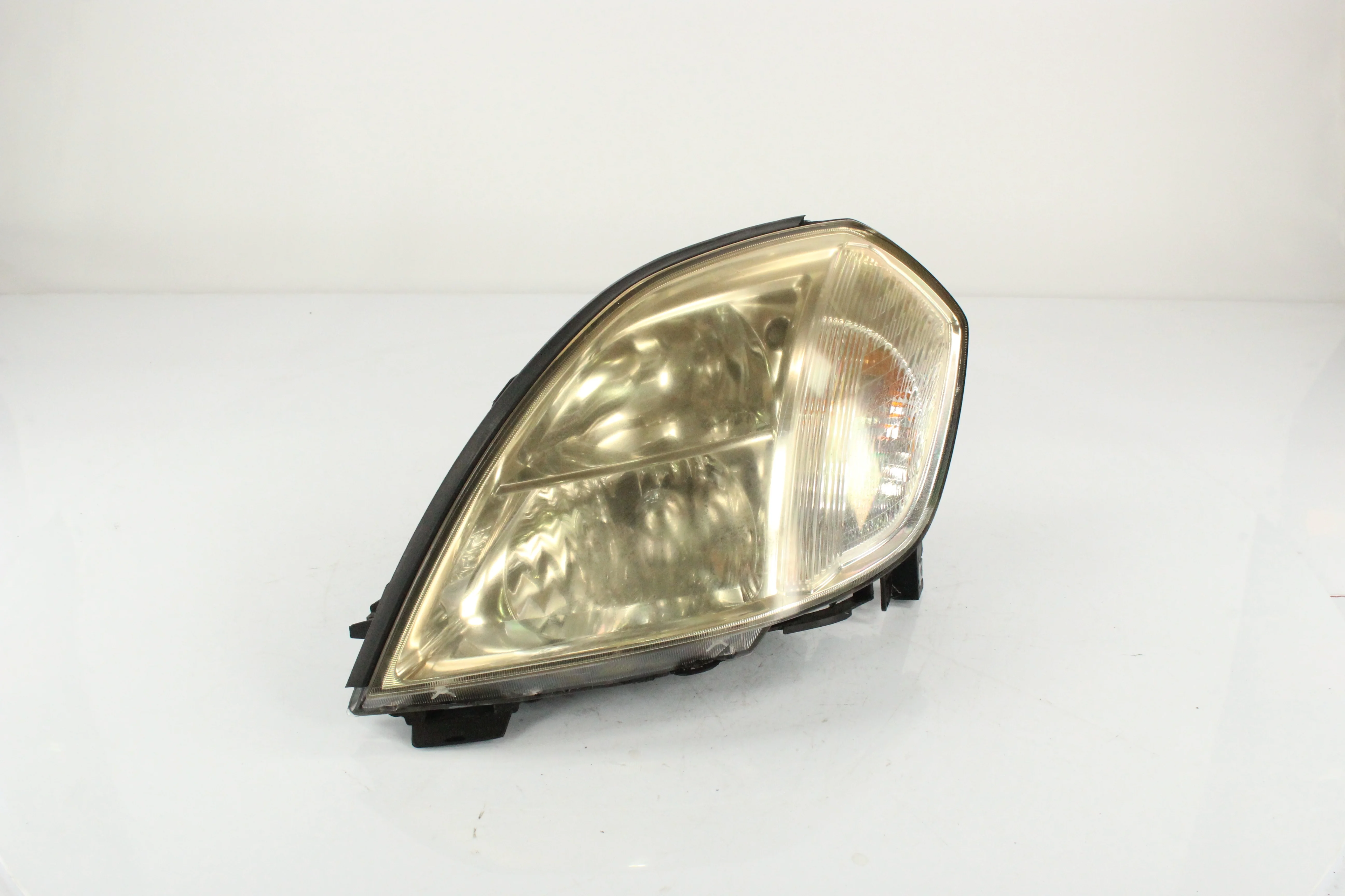 ФАРА NISSAN ЛЕВО 260609Y025 RE494Z