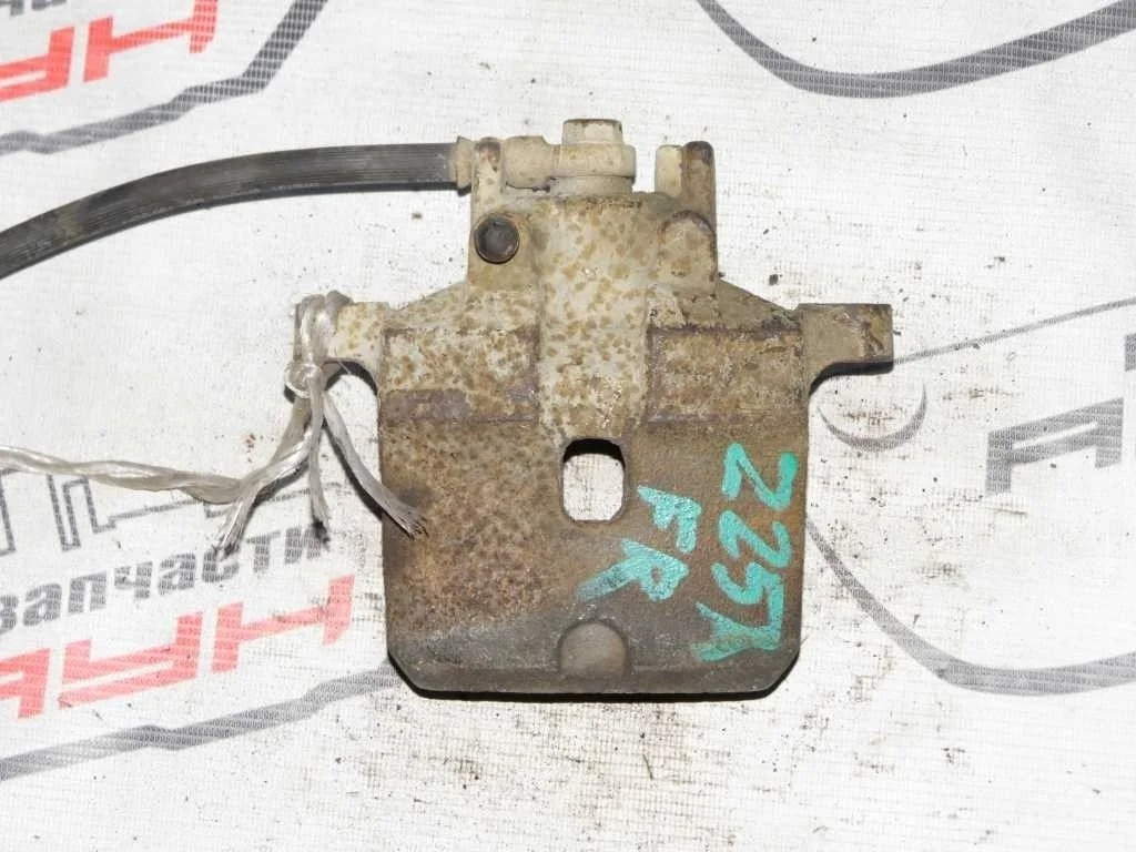 СУППОРТ В СБОРЕ MITSUBISHI ПЕРЕД ПРАВО MR569928