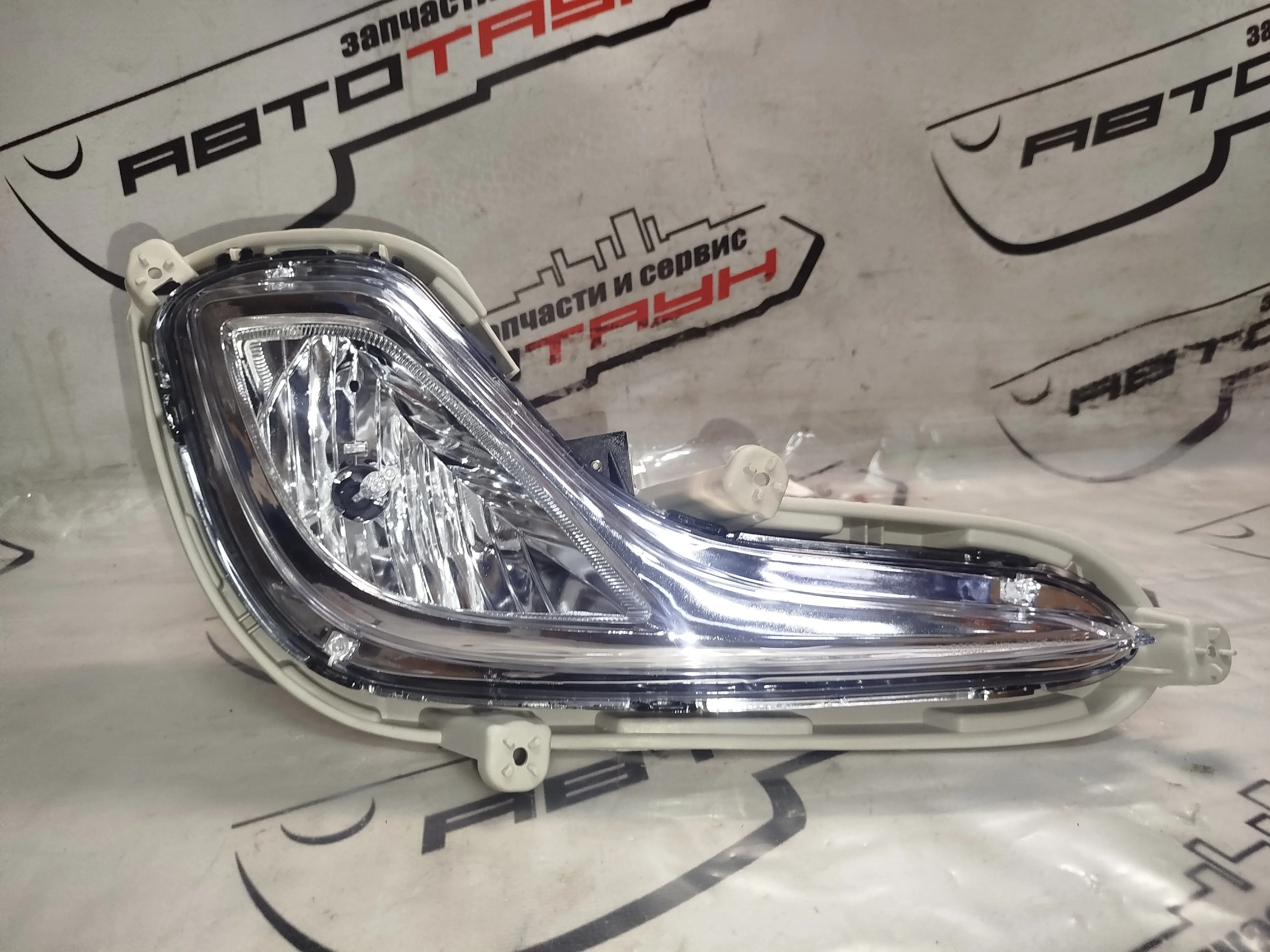 ТУМАНКА HYUNDAI ПРАВО 922021R000 D133