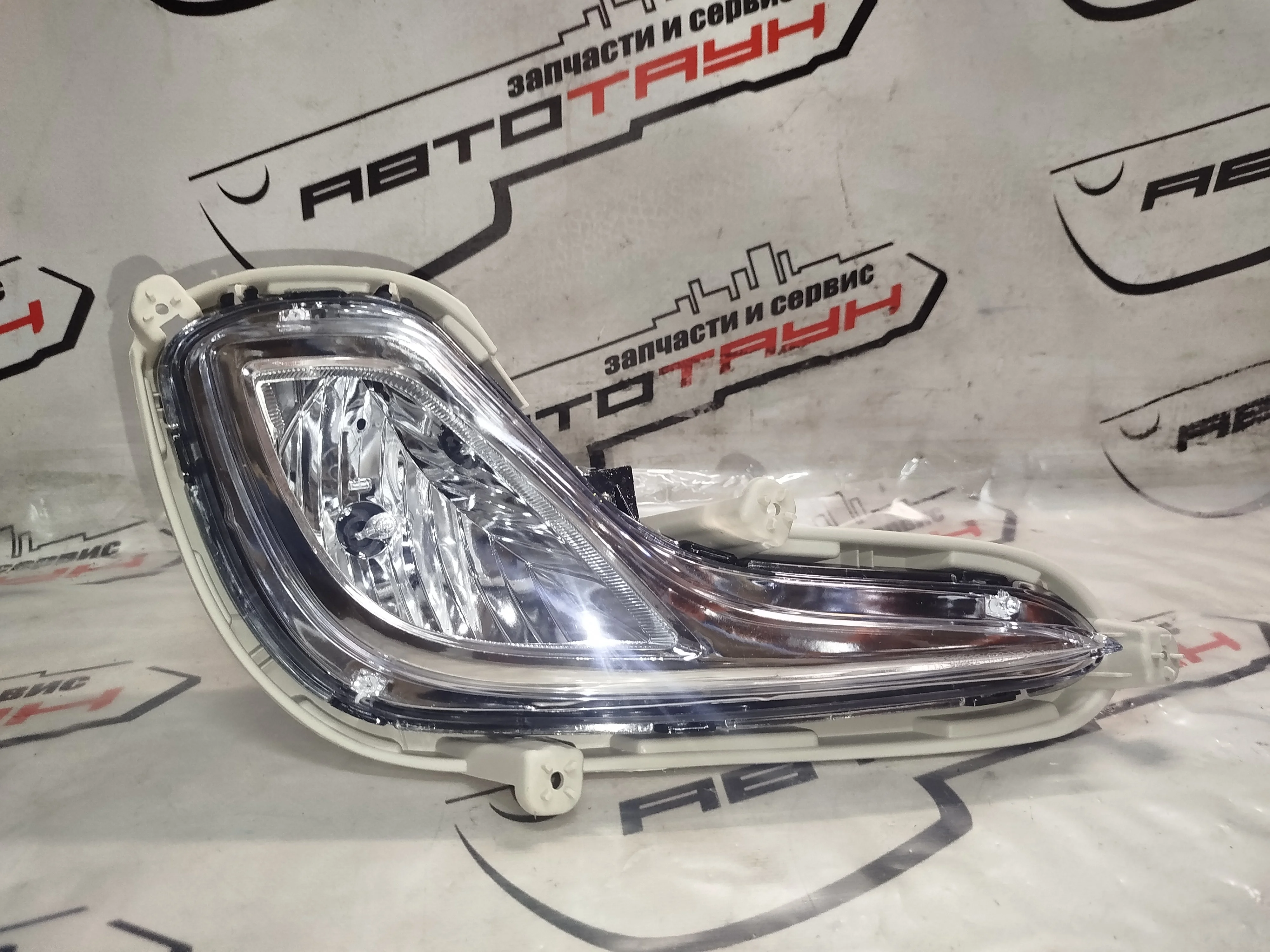 ТУМАНКА HYUNDAI ПРАВО 922021R000 D132