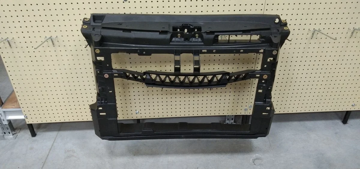 Рамка радиатора Volkswagen Polo V (2009—2015) Polo V (2009—2015) 6R1