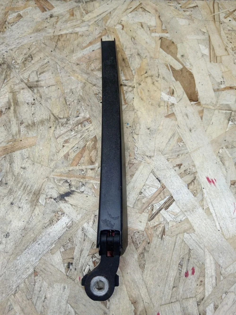 Поводок стеклоочистителя заднего Kia Sportage II рестайлинг (2008—2010) 2009 1K - BLACK PEARL