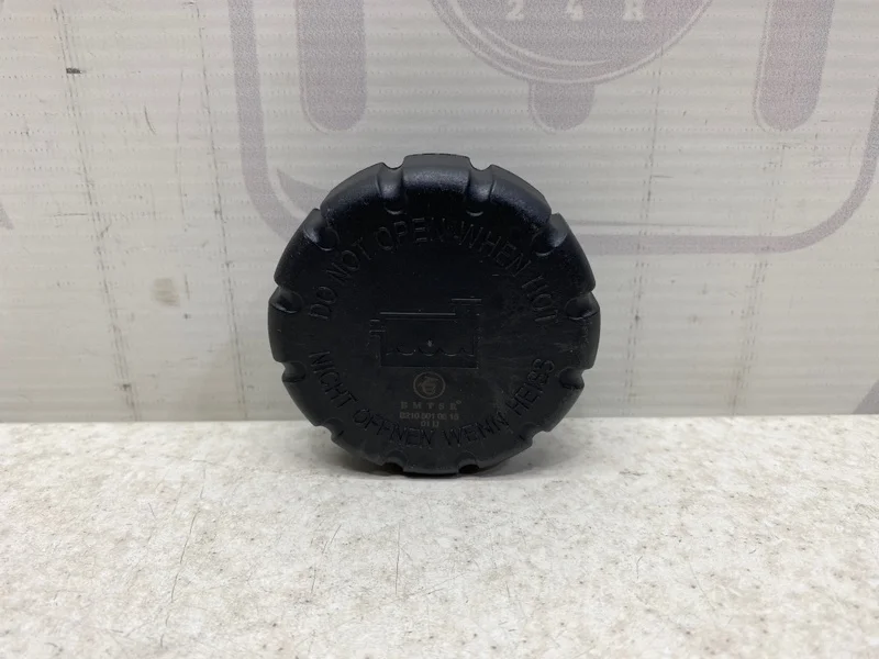 Крышка расширительного бачка Mercedes-benz W212