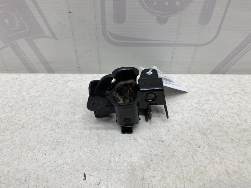 Замок капота нижняя часть Mercedes-benz 2008 W211