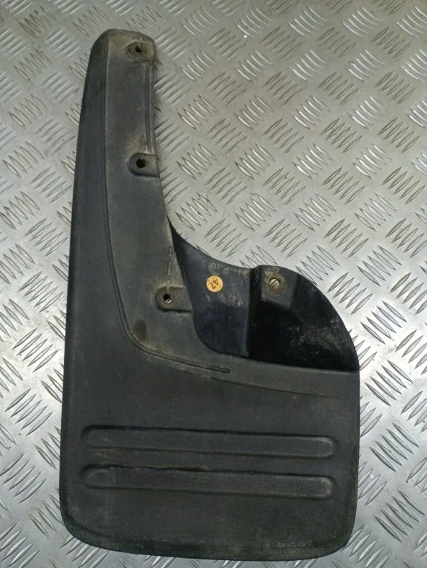 Брызговик передний левый Toyota Hilux (2005-2015) 2013 766220K110 ПИКАП 3.0 D 1KDFTV