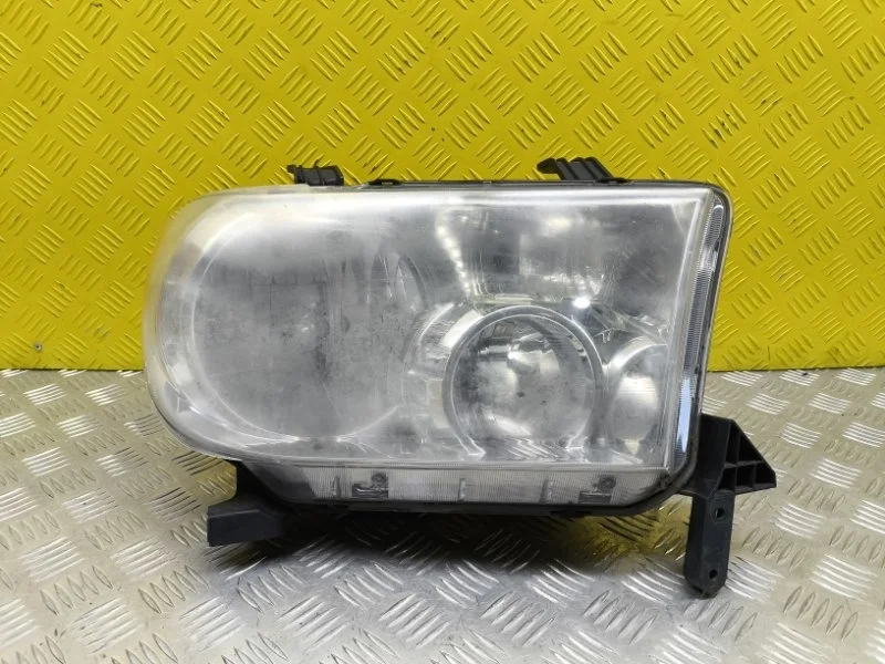 Фара правая Toyota Sequoia Ii 2008 - 2022 2008 811100C050 5.7 I 3URFE