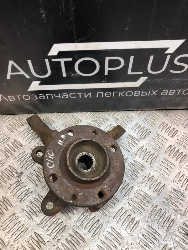 Кулак поворотный Renault Clio 2002 8200207303 СЕДАН 1.4 K7JA700, передний левый