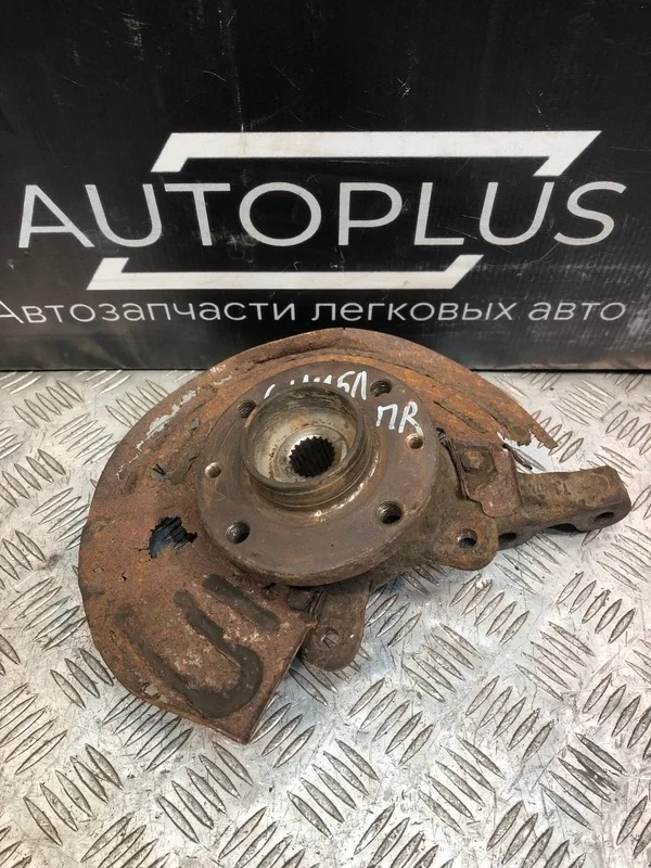Кулак поворотный Renault Symbol 2004 8200207313 1.4 K7J700, передний правый