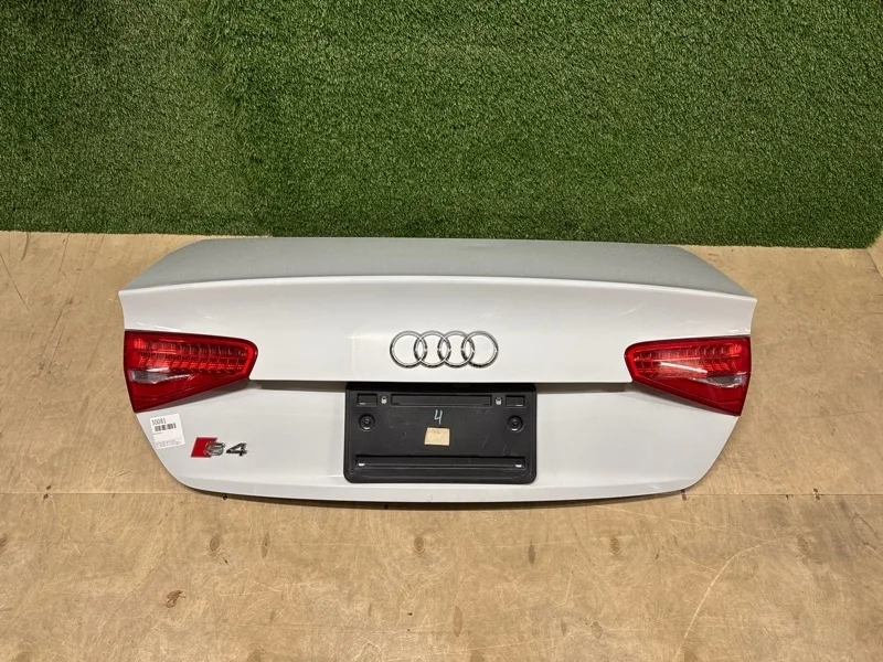 Крышка багажника Audi S4 2015 8K5827023AE B8 CREC 3.0