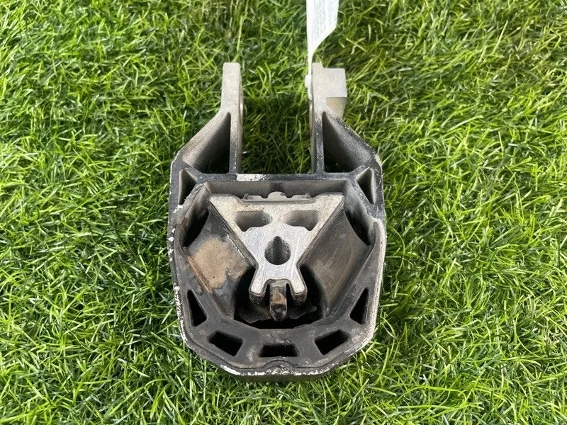 Подушка двигателя Ford Focus 3 2015 1533046 CB8 MGDA, задняя