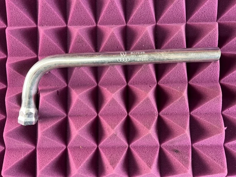 Ключ балонный Audi A4 2005 8N0012219 B7 ALT 2.0