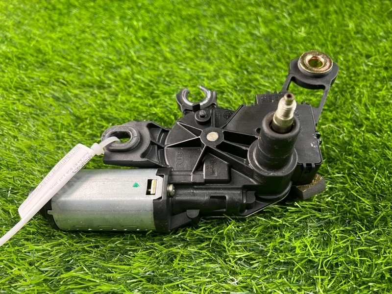 Моторчик стеклоочистителя Audi A4 2005 8E9955711 B7 BGB 2.0T