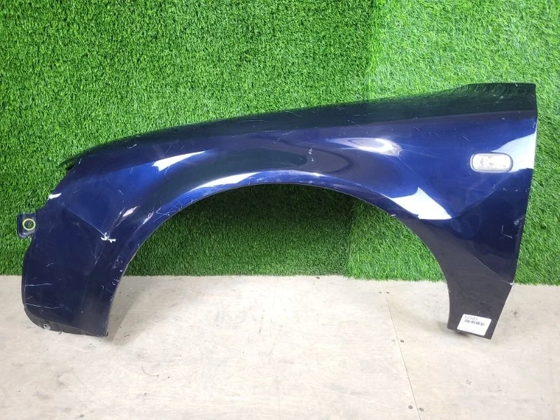 Крыло Audi A4 2004 8E0821105B B6 AMB 1.8T, переднее левое