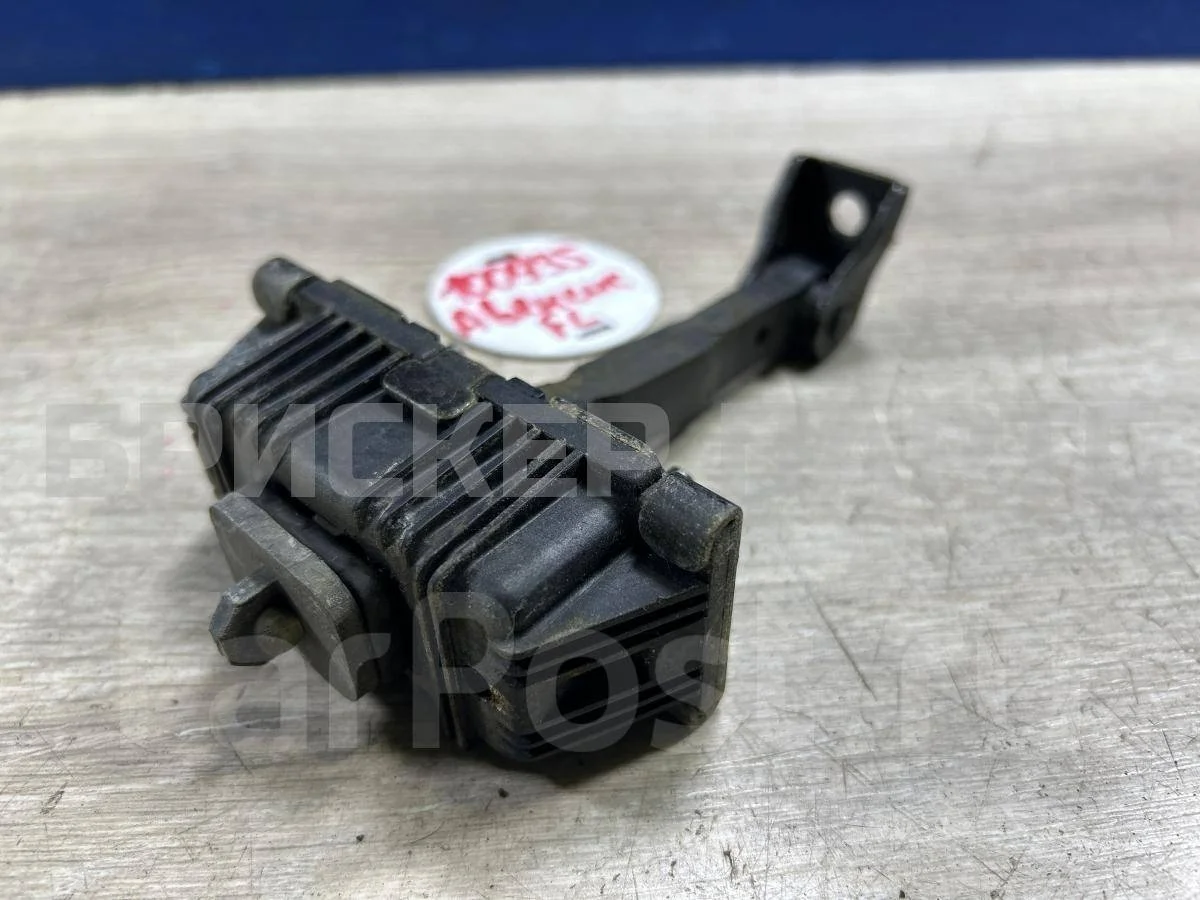 Ограничитель двери Тойота Авенсис 2 (T250)