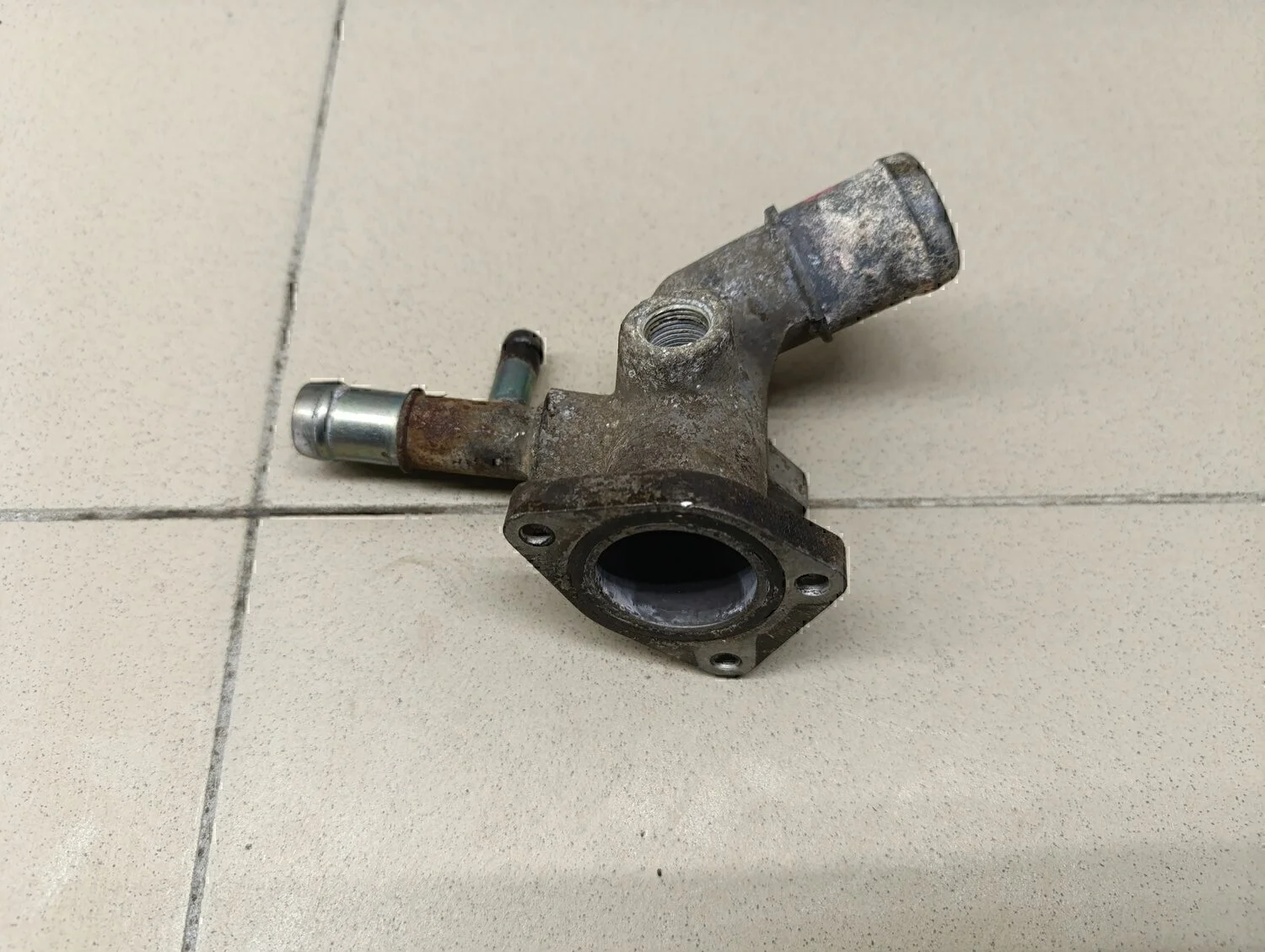 Фланец двигателя системы охлаждения Solaris 2010-2017