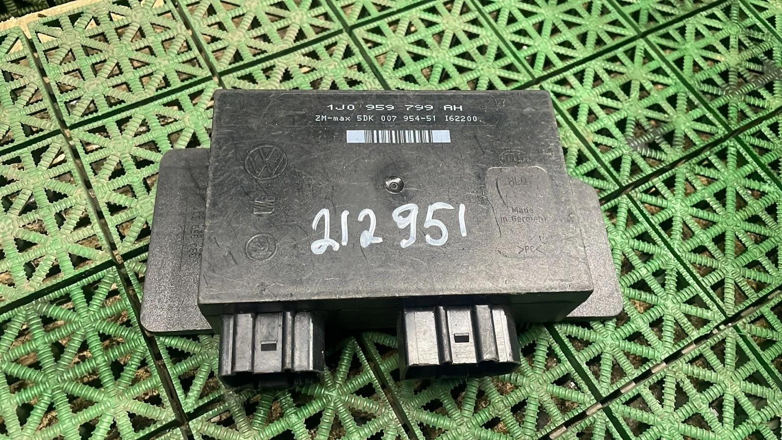 Блок комфорта SKODA OCTAVIA 1U, VOLKSWAGEN GOLF 4, PASSAT B5 Б/У PASSAT B3(1987-1993)