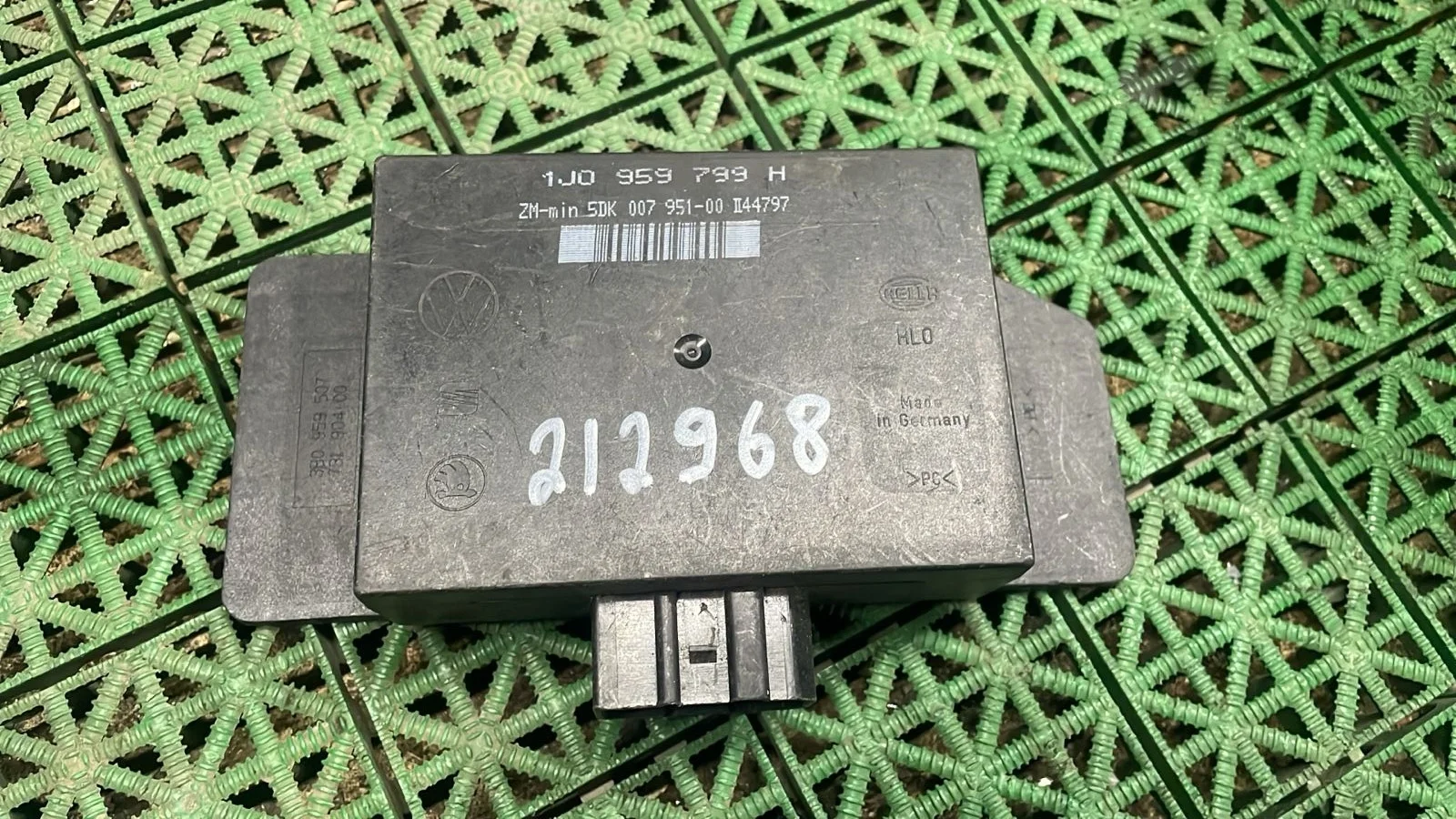 Блок комфорта SKODA OCTAVIA 1U, VOLKSWAGEN GOLF 4, PASSAT B5 Б/У PASSAT B3(1987-1993)