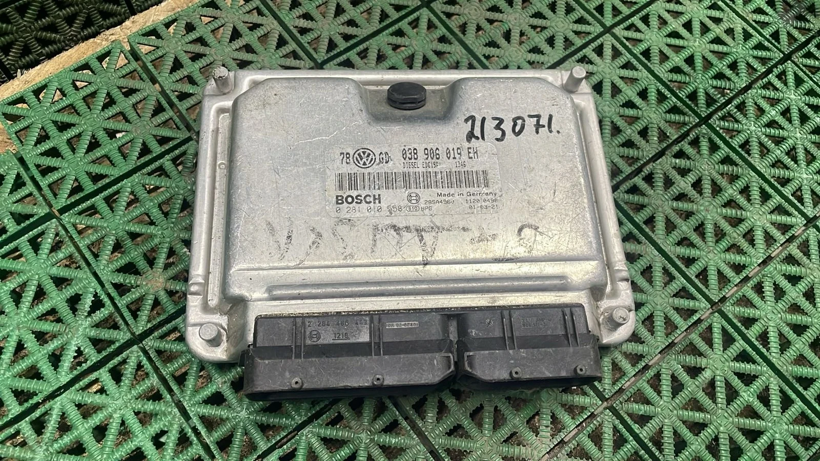 Блок управления двигателя ДВС ЭБУ VOLKSWAGEN PASSAT B5+ AWX 2001- Б/У PASSAT B5+(2001-2004)