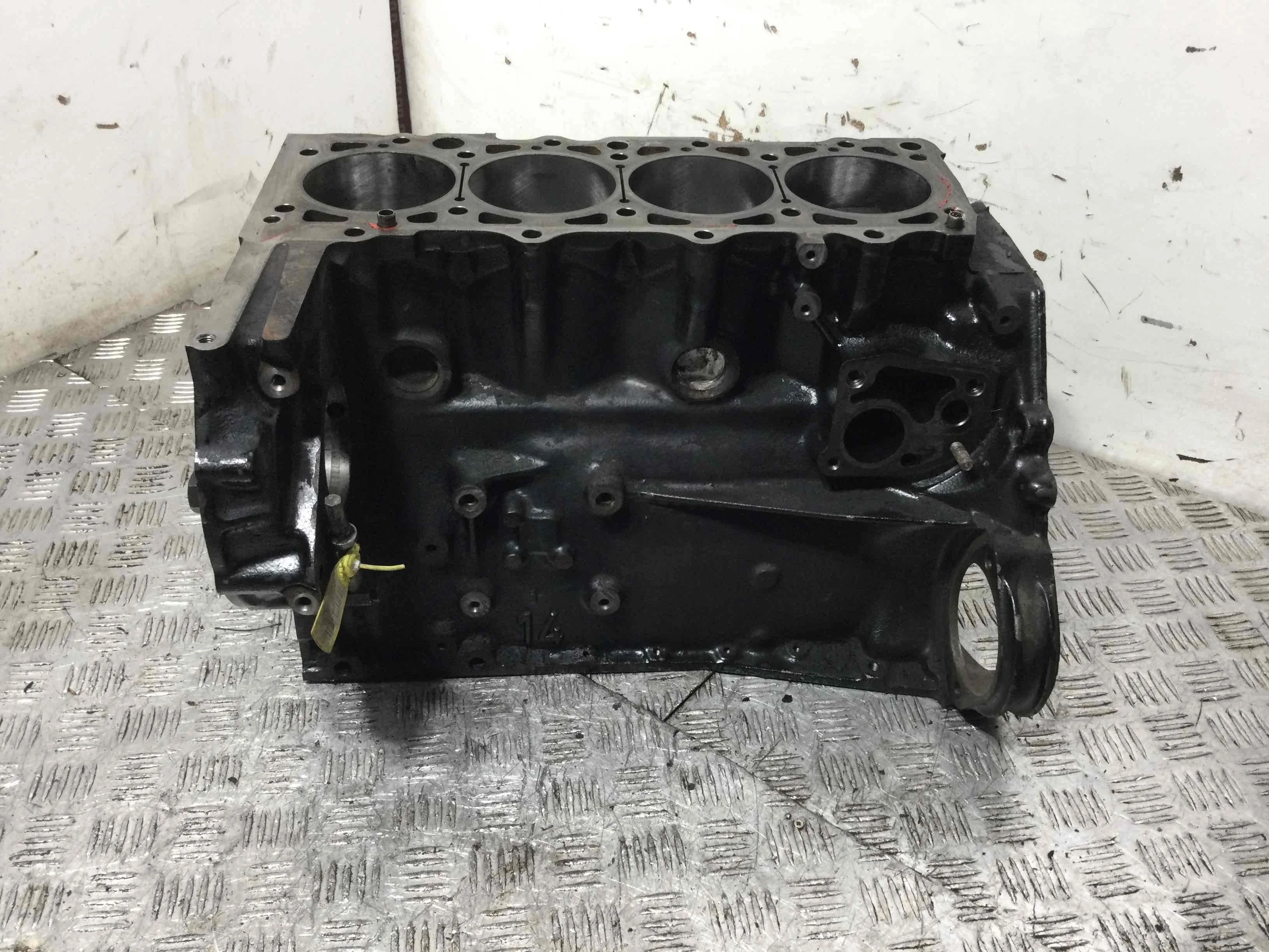 Блок цилиндров Mercedes Sprinter Sprinter I (w901,w902,w903,w904) 1995 - 2006 дизель 2.3 TDI Механика Микроавтобус