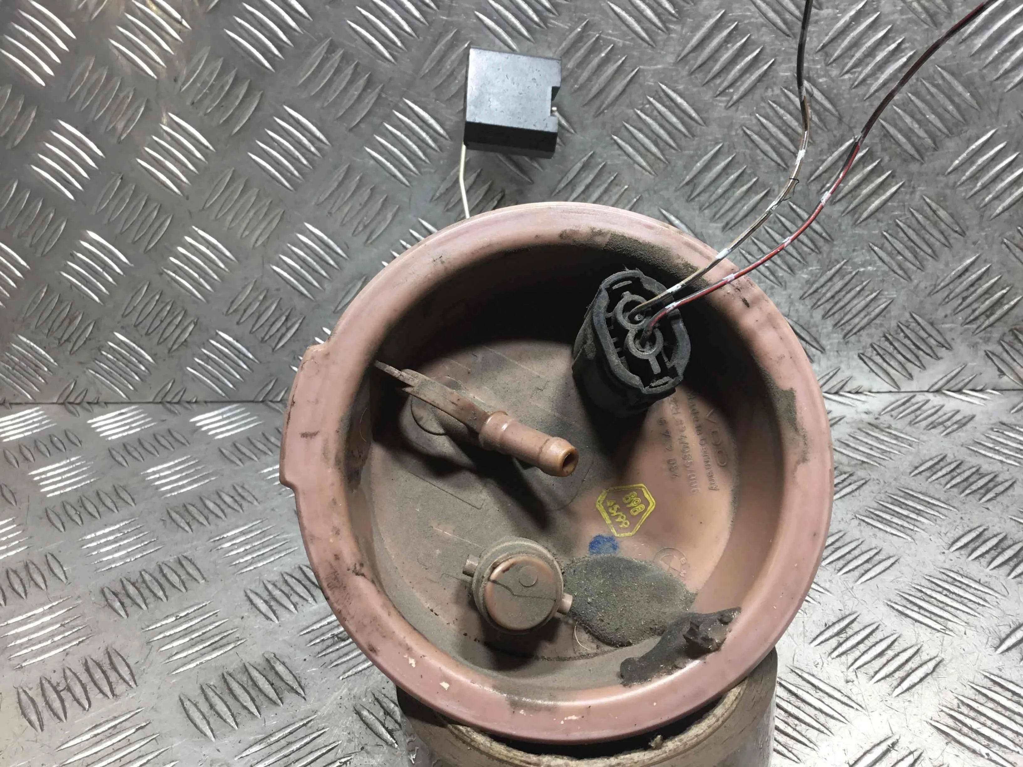 Датчик уровня топлива BMW 3-Series 3-Series E46 1998 - 2006 дизель 2.0 TDI Механика Универсал