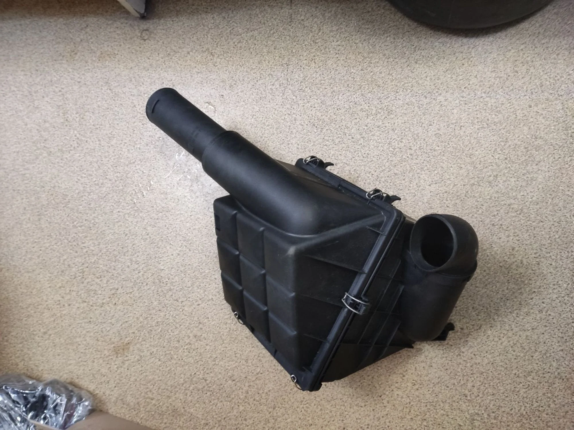 Корпус воздушного фильтра Mercedes-Benz C-Класс...