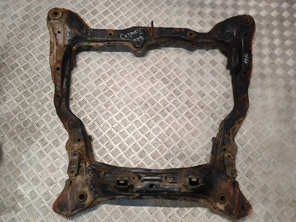 Подрамник передний Kia Cerato I