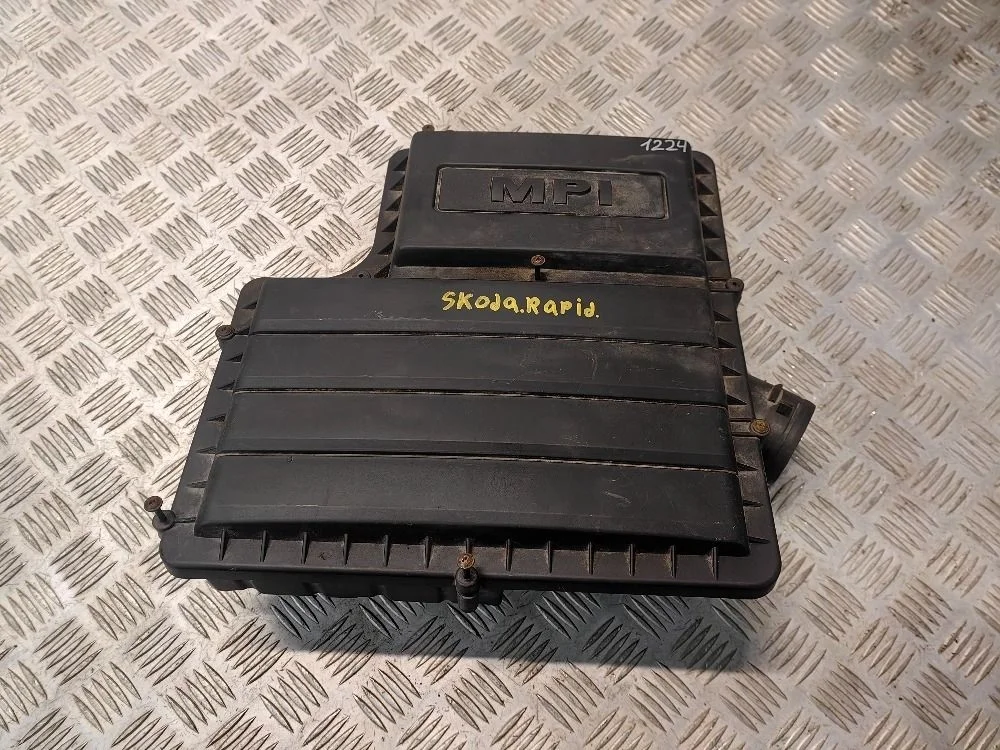 Корпус воздушного фильтра Skoda Rapid