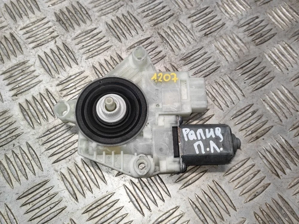 Мотор стеклоподъемника передний левый Skoda Rapid