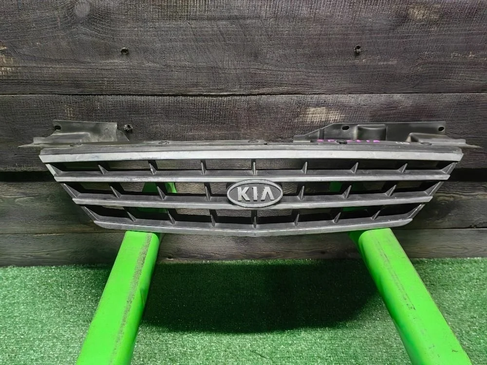 Решетка радиатора Kia Spectra