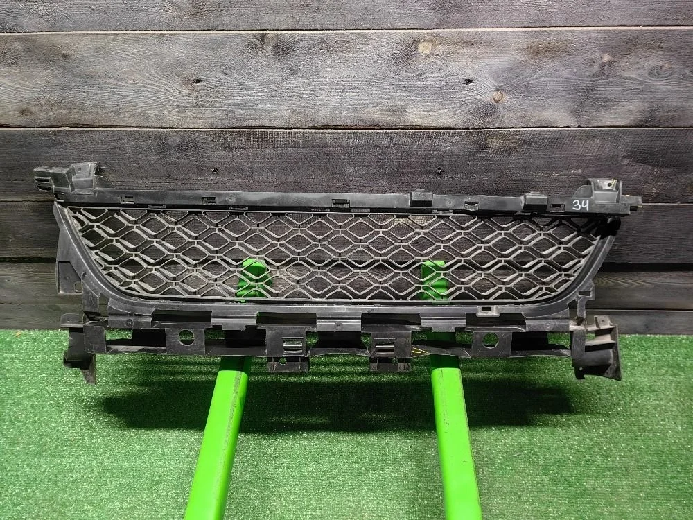 Решетка в бампер Renault Sandero
