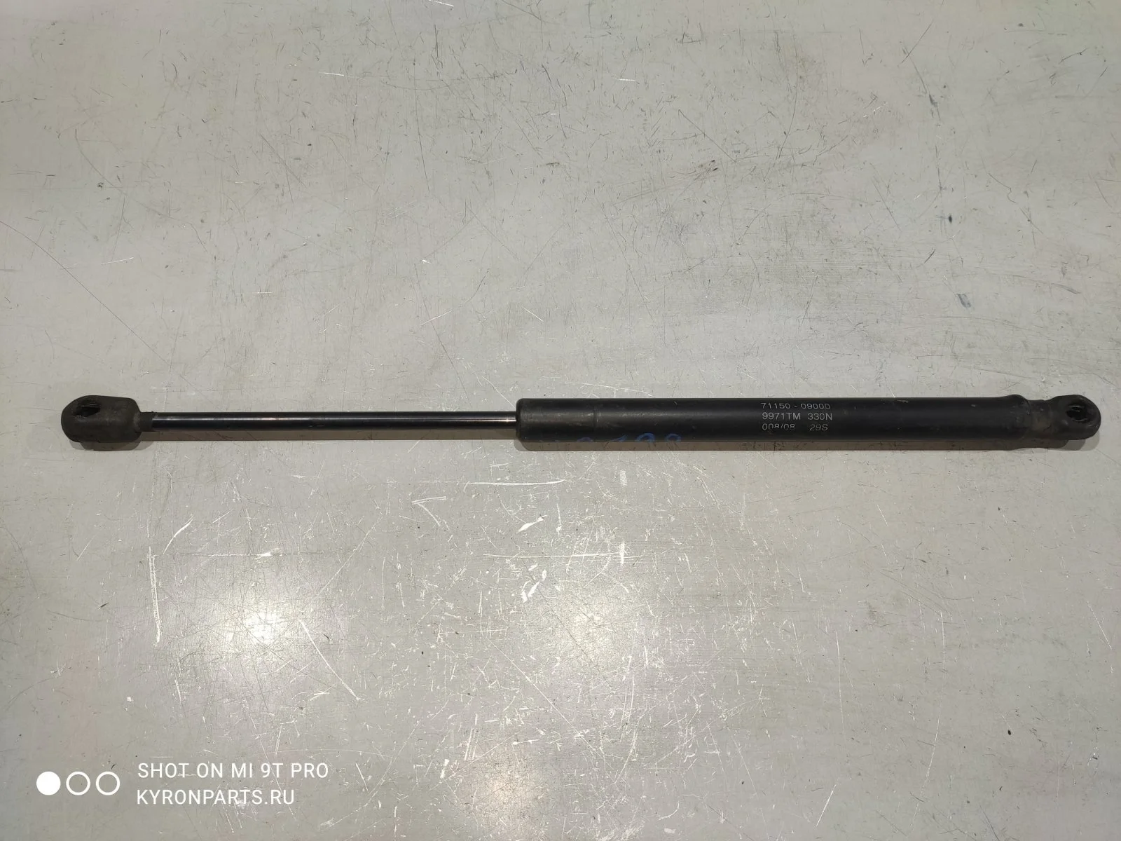 Амортизатор капота SsangYong Kyron 2009 D130