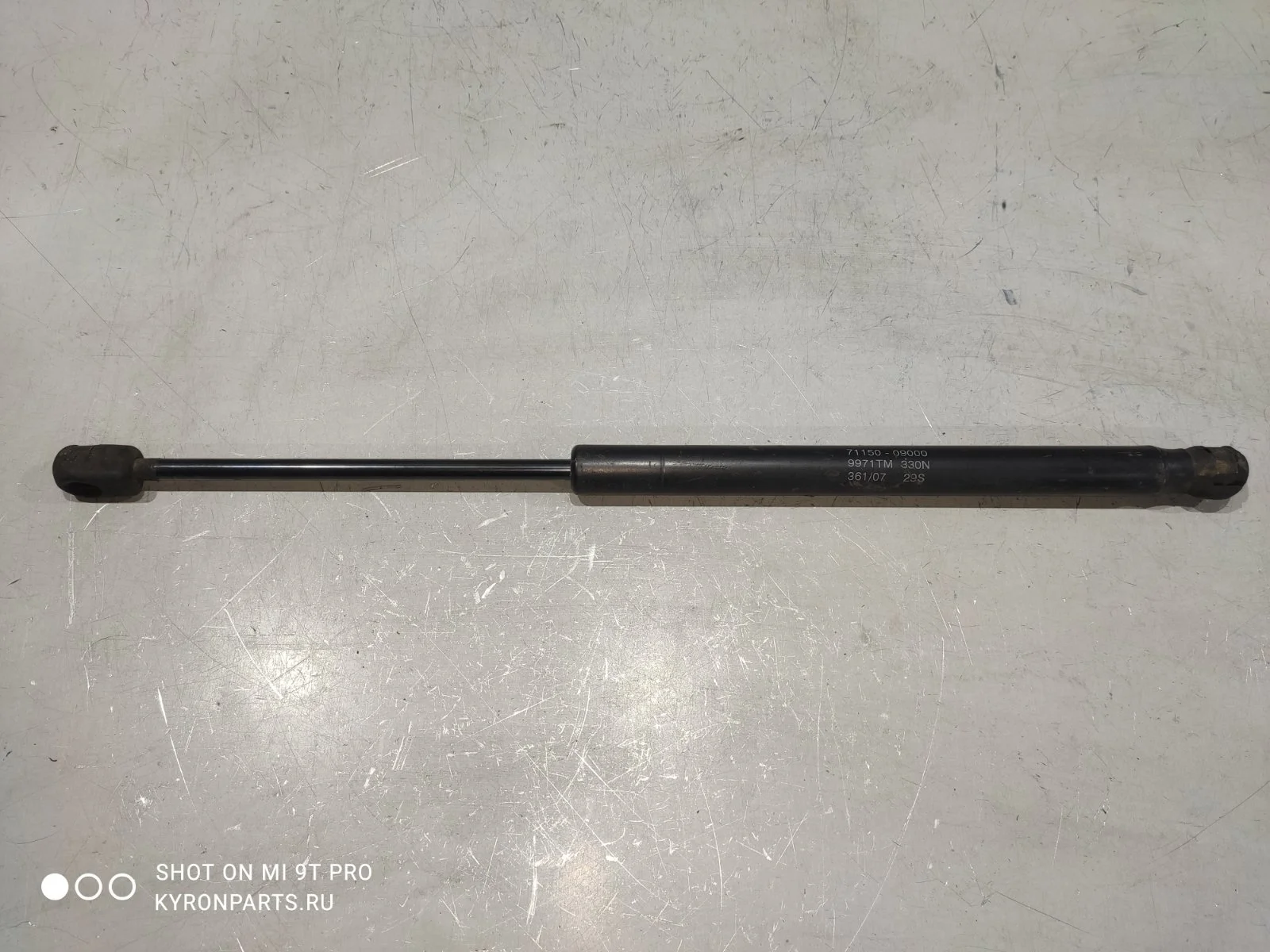 Амортизатор капота SsangYong Kyron 2009 D130