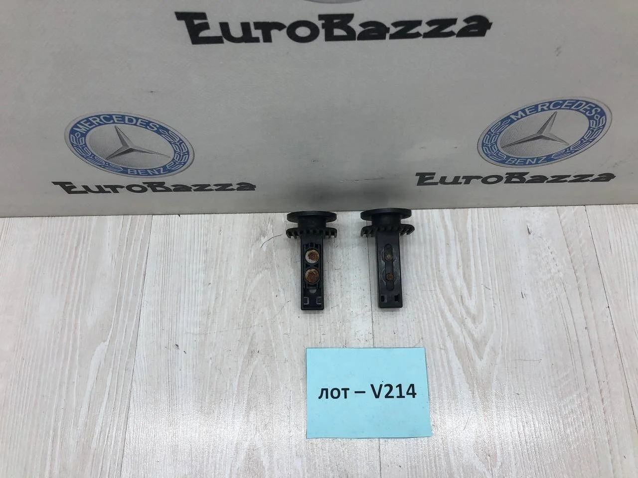 Кронштейн крепления бампера Mercedes W207