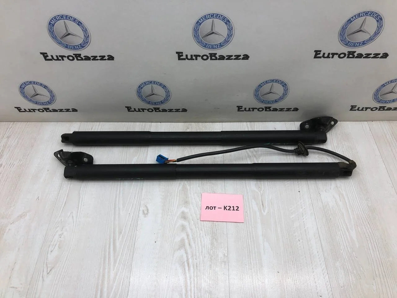 Газовый упор крышки багажника  Mercedes W166