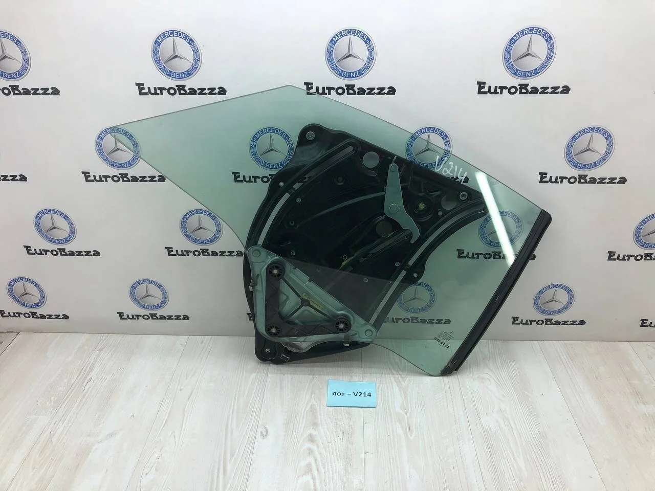 Заднее правое боковое стекло Mercedes W207
