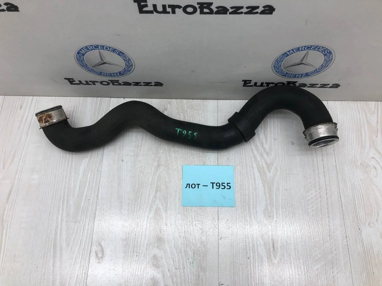 Патрубок радиатора верхний левый Mercedes W203