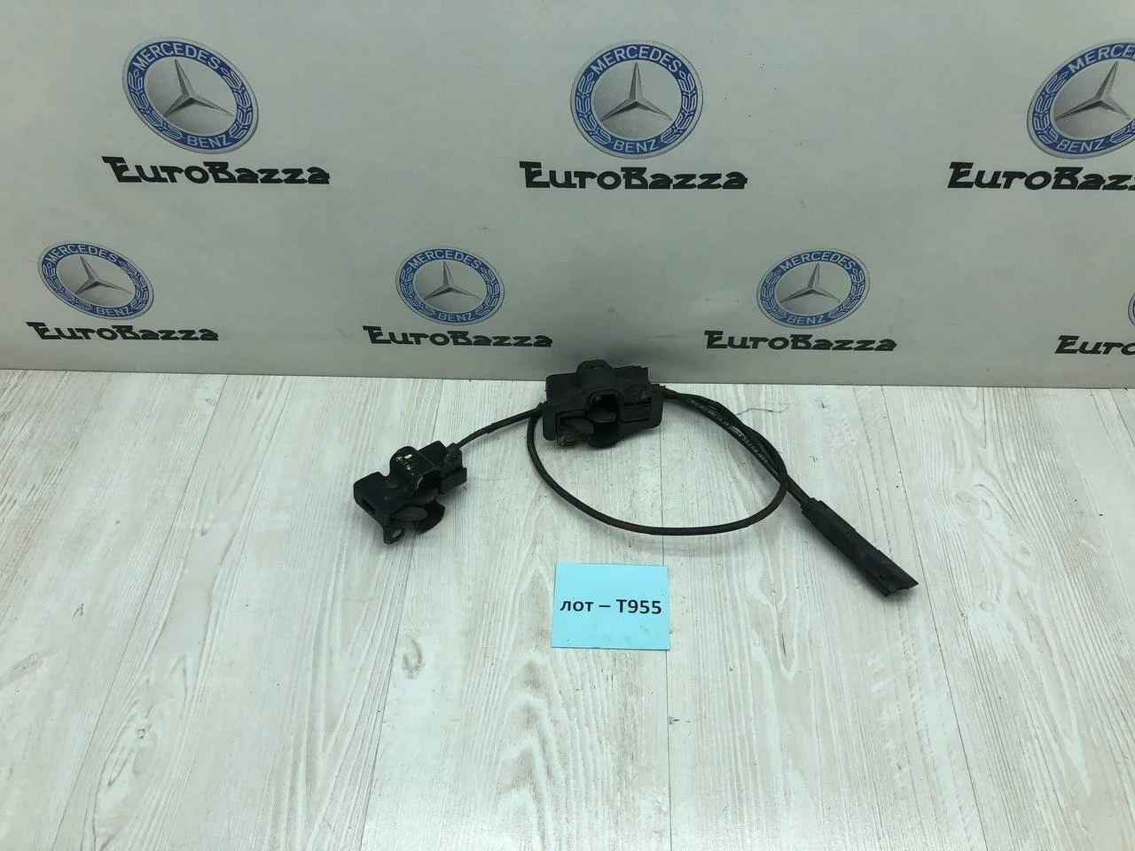 Замок капота на тросе Mercedes W203