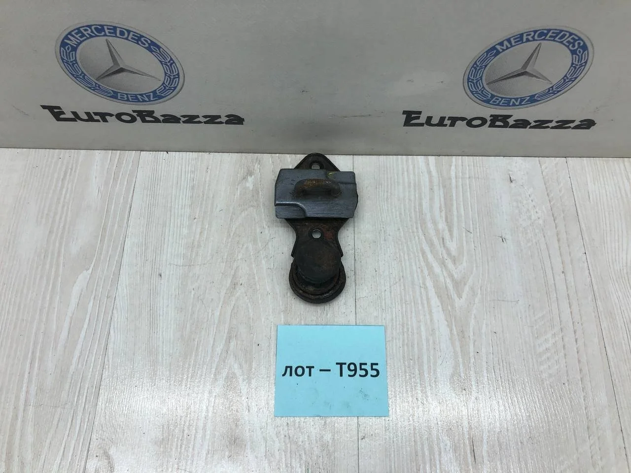 Стопор капота Mercedes W203
