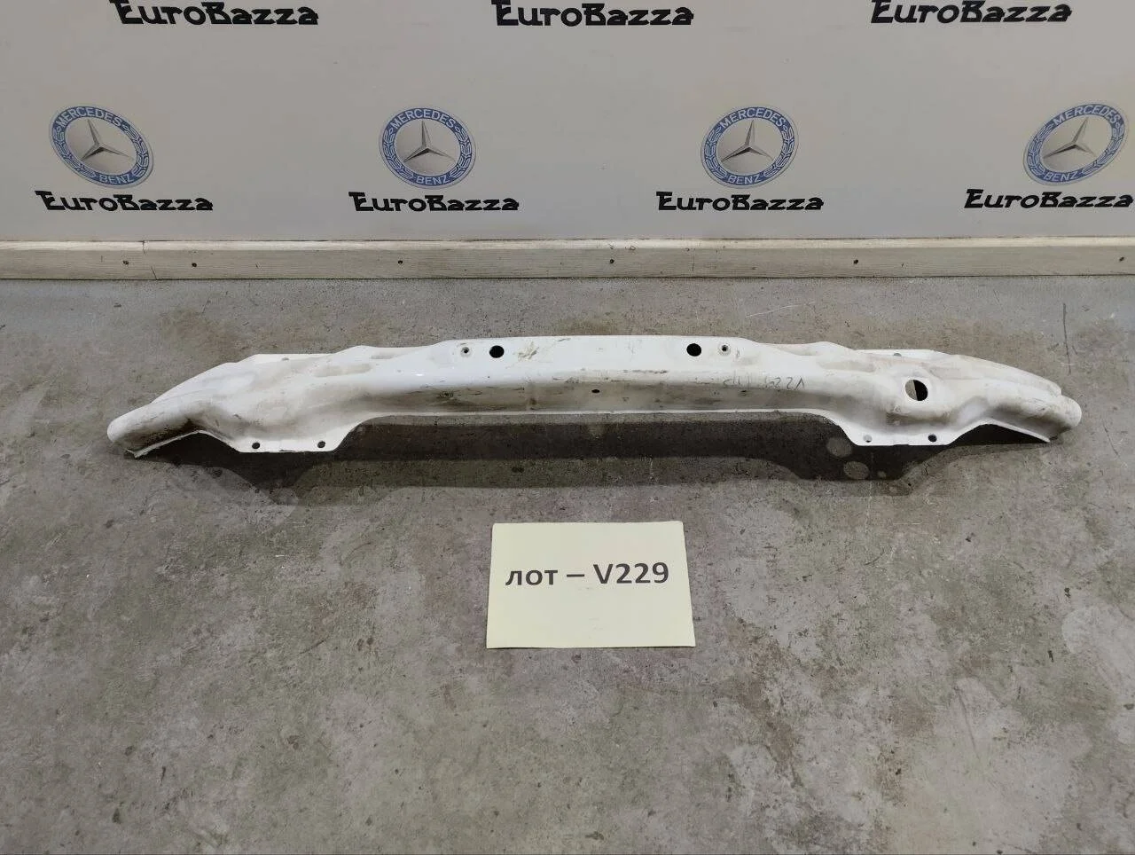 Усилитель переднего бампера Mercedes W906 Sprinter