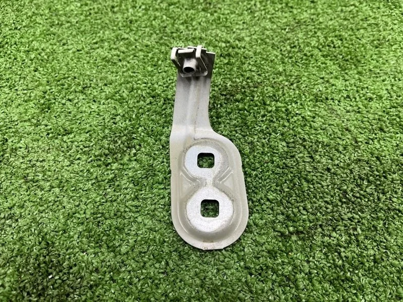 Кронштейн крыла BMW 5 2010 41357207205 F10 N52B30AF, левый