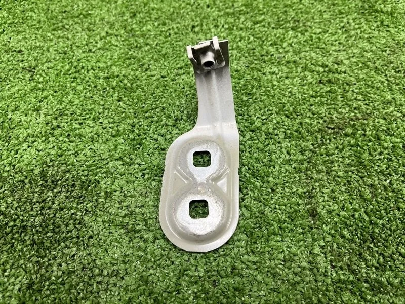 Кронштейн крыла BMW 5 2010 41357207206 F10 N52B30AF, правый