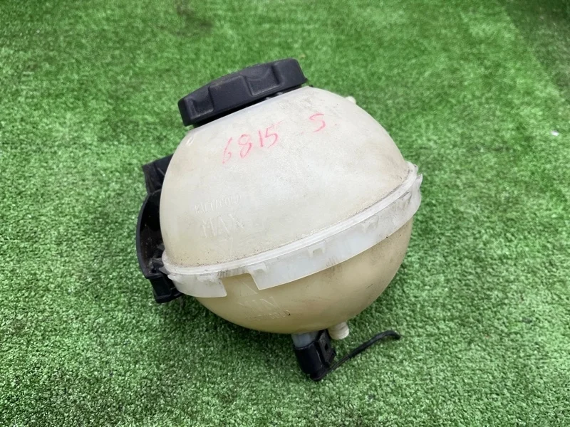 Бачок расширительный BMW 3 2013 17137642158 F30 N20B20B