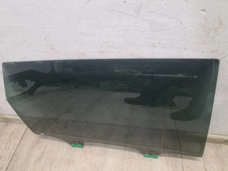 Стекло двери Audi Q7 2015- 4M
