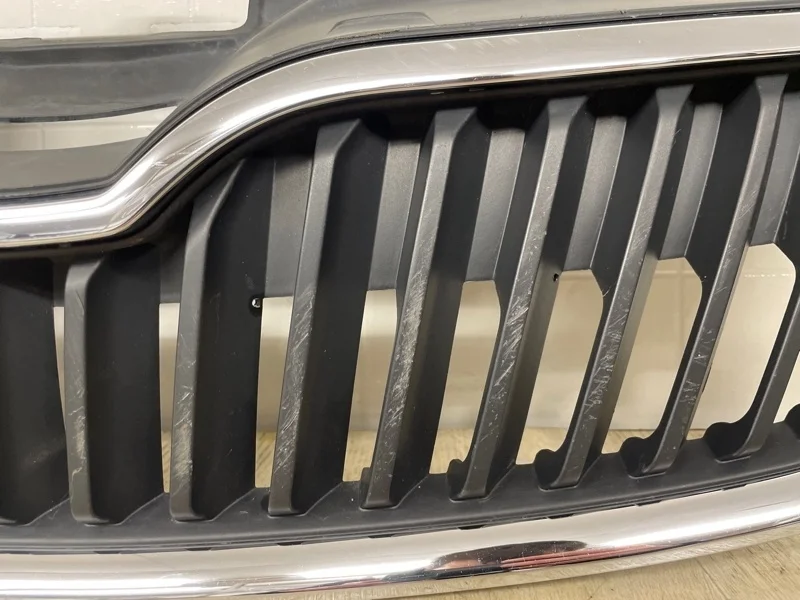 Решетка радиатора Skoda Rapid 2012 2013 2014 2015 2016 2017 2018 2019 2020 5JA853668 NH3