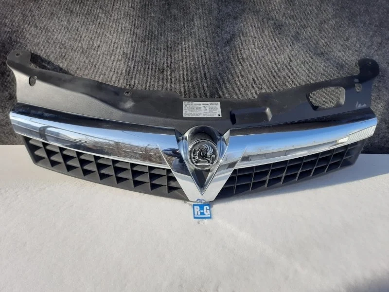 Решетка радиатора Opel Astra H 2008 GTC
